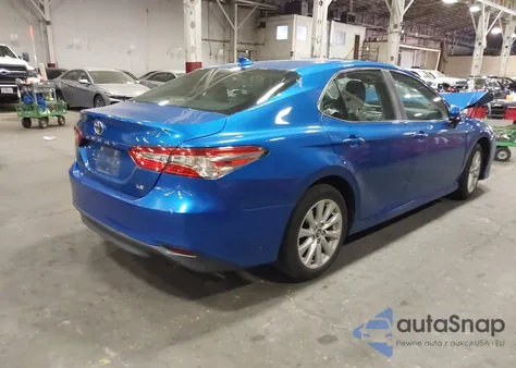 2020 Toyota Camry Le z USA, uszkodzony, nr VIN 4T1C11AK1LU324762